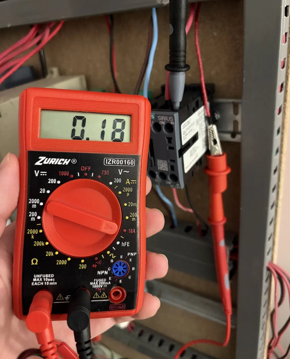 Measuring the contactor coil current